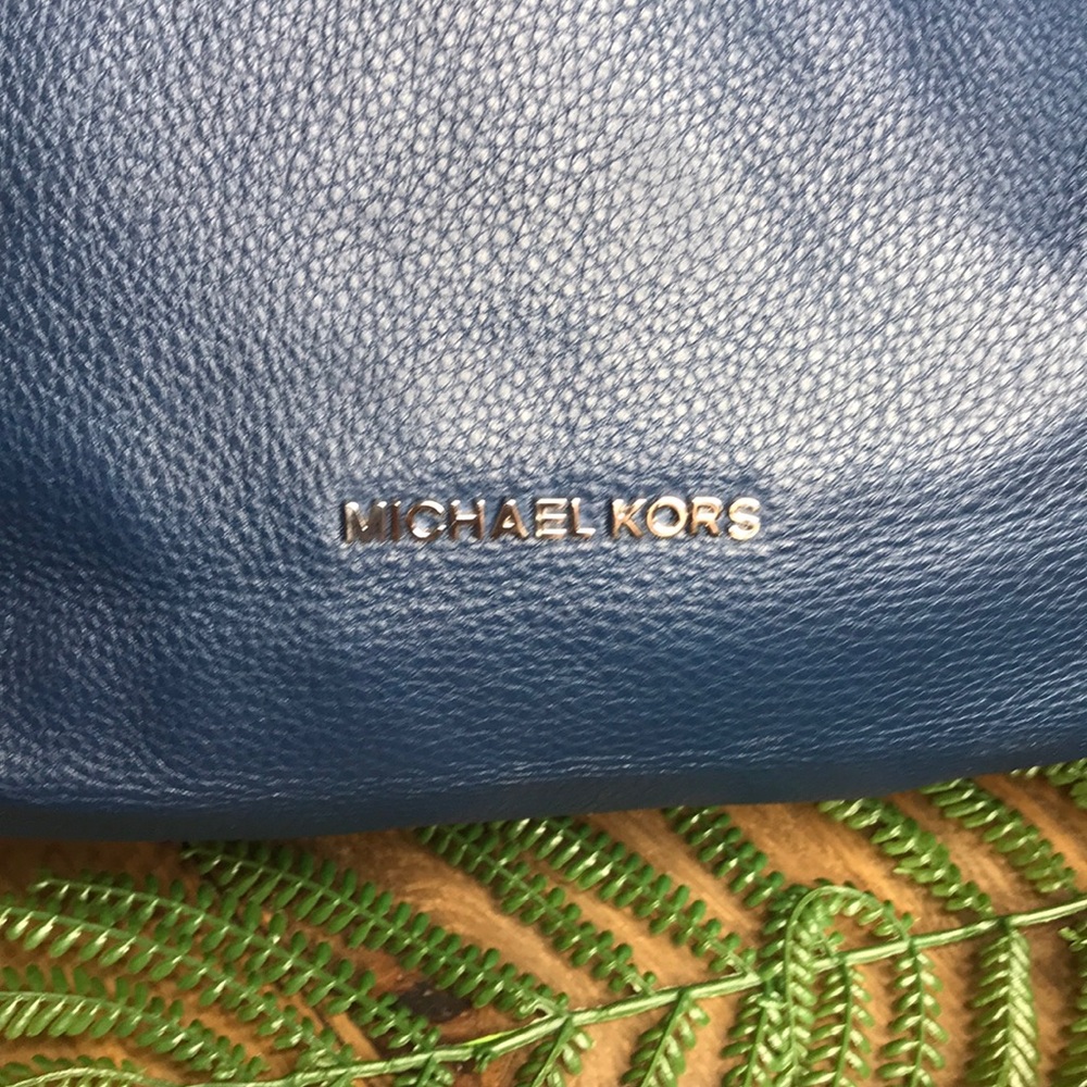 Michael Michael Kors Blue Pebbled Shoulder Bag - Picture 2 of 8